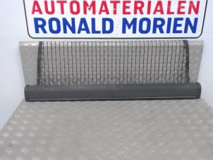 Gebruikte Rolhoes Bagageruimte Audi Allroad (C5) 2.5 V6 TDI 24V Prijs € 66,55 Inclusief btw aangeboden door Automaterialen Ronald Morien B.V.
