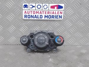 Gebruikte Chaufage Bedieningspaneel Ford Fiesta 6 (JA8) 1.0 EcoBoost 12V 100 Prijs € 39,00 Margeregeling aangeboden door Automaterialen Ronald Morien B.V.
