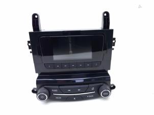 Gebruikte Radiobedienings paneel Opel Insignia 2.0 CDTI 16V 140 ecoFLEX Prijs € 200,00 Margeregeling aangeboden door Automaterialen Ronald Morien B.V.