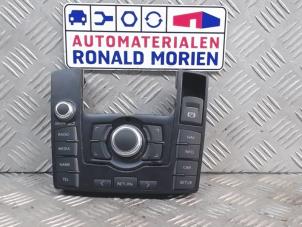 Gebruikte Radiobedienings paneel Audi A6 Avant (C6) 2.0 TDI 16V Prijs € 200,00 Margeregeling aangeboden door Automaterialen Ronald Morien B.V.