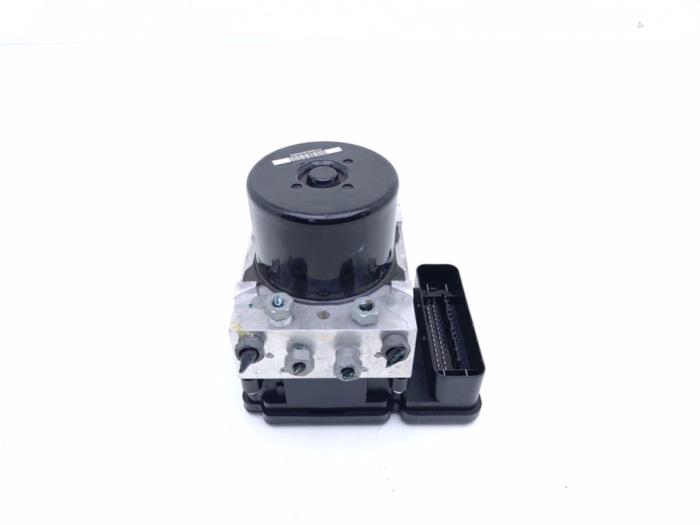 Gebruikte ABS Pomp Volvo V40 (MV) 2.0 D2 16V Prijs € 35,00 Margeregeling aangeboden door Automaterialen Ronald Morien B.V.