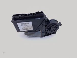 Gebruikte Motor electrisch raam Volkswagen Touareg (7LA/7L6) 5.0 TDI V10 Prijs € 49,00 Margeregeling aangeboden door Automaterialen Ronald Morien B.V.