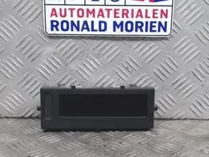Gebruikte Display Multi Media regelunit Opel Movano Prijs € 80,00 Margeregeling aangeboden door Automaterialen Ronald Morien B.V.