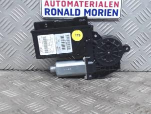 Gebruikte Raammotor Portier Audi A8 (D3) 4.0 TDI V8 32V Quattro Prijs € 35,00 Margeregeling aangeboden door Automaterialen Ronald Morien B.V.