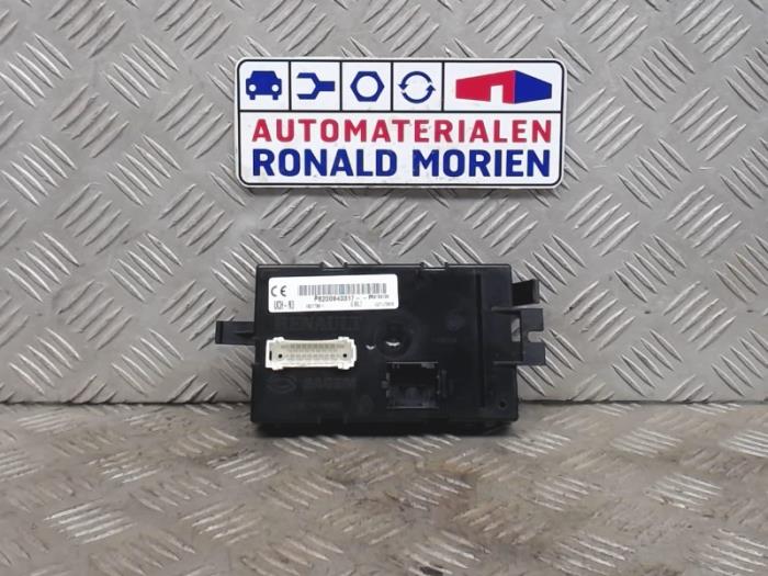Gebruikte Module Bodycontrol Opel Vivaro 2.0 CDTI Prijs € 80,00 Margeregeling aangeboden door Automaterialen Ronald Morien B.V.