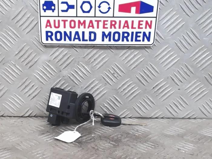 Gebruikte Immobiliser module Opel Agila (B) 1.0 12V Prijs € 50,00 Margeregeling aangeboden door Automaterialen Ronald Morien B.V.