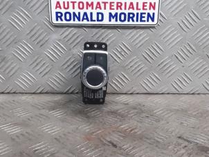 Gebruikte Navigatie bedienings paneel Mercedes A (W176) 1.6 A-200 16V Prijs € 39,00 Margeregeling aangeboden door Automaterialen Ronald Morien B.V.