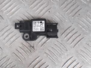 Gebruikte Airbag Sensor Opel Astra J (PC6/PD6/PE6/PF6) 1.6 16V Prijs € 45,00 Margeregeling aangeboden door Automaterialen Ronald Morien B.V.
