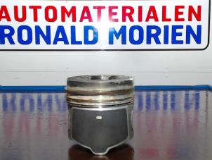 Gebruikte Zuiger Opel Vivaro Prijs € 72,60 Inclusief btw aangeboden door Automaterialen Ronald Morien B.V.