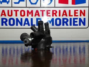 Nieuwe Thermostaathuis Dacia Duster Prijs € 54,45 Inclusief btw aangeboden door Automaterialen Ronald Morien B.V.