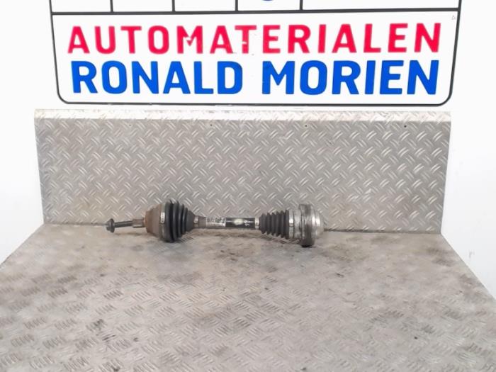Gebruikte Steekas links-voor Volkswagen Jetta III (1K2) 2.0 TDI 16V 135 Prijs € 54,45 Inclusief btw aangeboden door Automaterialen Ronald Morien B.V.