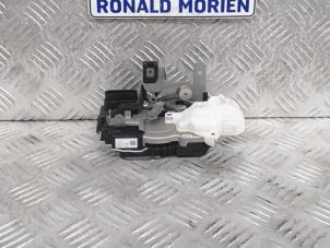 Gebruikte Portierslot Mechaniek 4Deurs rechts-achter Volvo V40 Prijs € 39,00 Margeregeling aangeboden door Automaterialen Ronald Morien B.V.