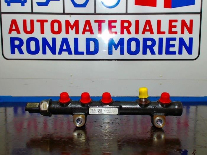 Gebruikte Brandstofverdeler Volvo V40 Prijs € 45,00 Margeregeling aangeboden door Automaterialen Ronald Morien B.V.