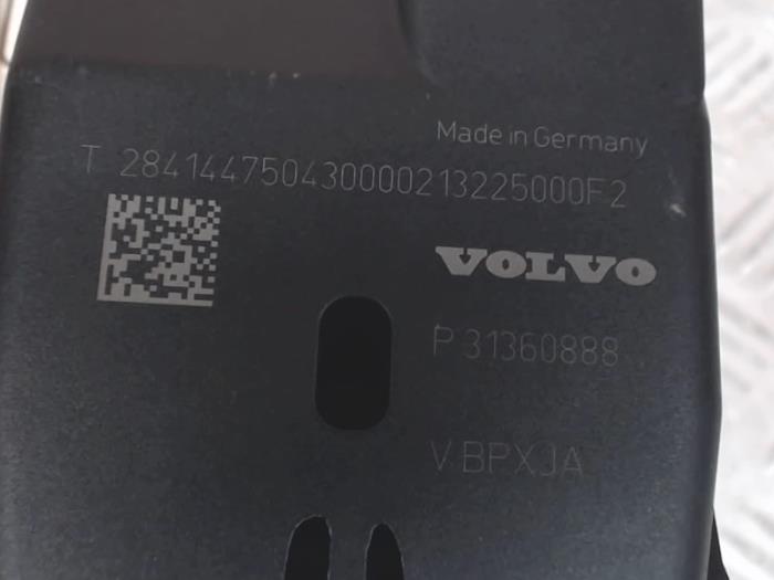 Sensor ACC (afstand) van een Volvo V40 (MV) 2.0 D3 20V 2013