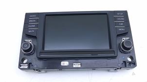 Gebruikte Display Multi Media regelunit Volkswagen Touran (5T1) 1.6 TDI SCR BlueMotion Technology Prijs € 95,00 Margeregeling aangeboden door Automaterialen Ronald Morien B.V.