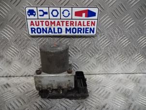 Gebruikte ABS Pomp Opel Vivaro 2.0 CDTI Prijs € 125,00 Margeregeling aangeboden door Automaterialen Ronald Morien B.V.