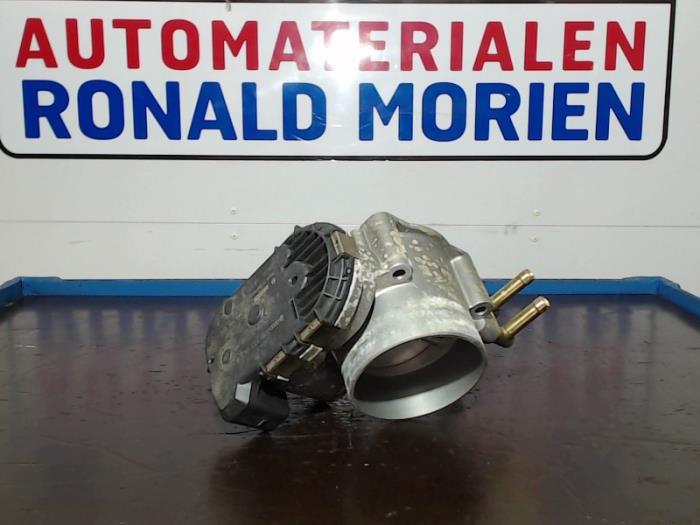 Gebruikte Gasklephuis Volkswagen Passat (3B2) 2.8 30V Prijs € 25,00 Margeregeling aangeboden door Automaterialen Ronald Morien B.V.