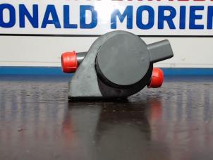 Gebruikte Extra waterpomp Volkswagen Passat (3B2) 2.8 30V Prijs € 25,00 Margeregeling aangeboden door Automaterialen Ronald Morien B.V.