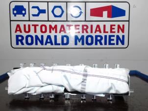 Gebruikte Airbag knie rechts Volvo V40 Prijs € 250,00 Margeregeling aangeboden door Automaterialen Ronald Morien B.V.