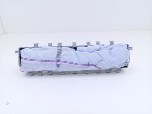 Gebruikte Airbag knie rechts Volvo V40 Cross Country (MZ) 2.0 D2 16V Prijs € 49,00 Margeregeling aangeboden door Automaterialen Ronald Morien B.V.