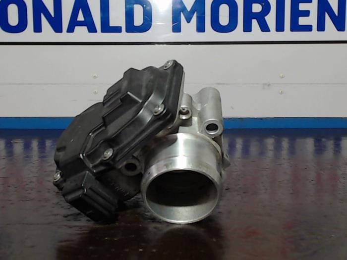Gebruikte Gasklephuis Ford Focus 3 1.0 Ti-VCT EcoBoost 12V 125 Prijs € 25,00 Margeregeling aangeboden door Automaterialen Ronald Morien B.V.