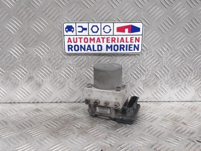 Gebruikte ABS Pomp Renault Megane II Grandtour (KM) 1.9 dCi 120 Prijs € 25,00 Margeregeling aangeboden door Automaterialen Ronald Morien B.V.
