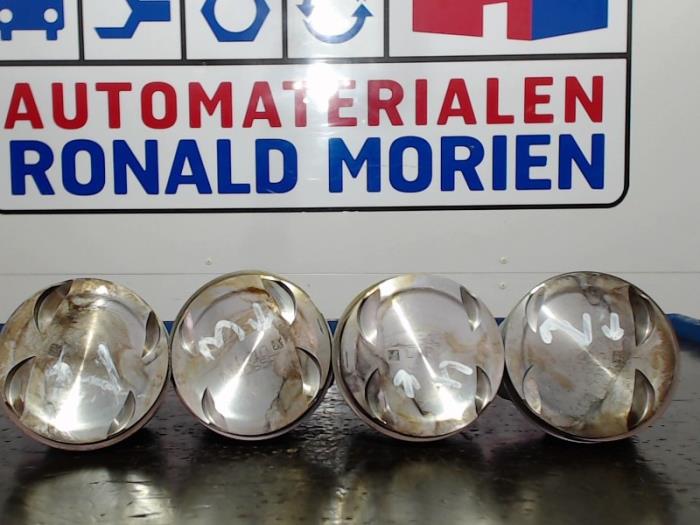 Gebruikte Zuiger Volkswagen Passat Prijs € 393,25 Inclusief btw aangeboden door Automaterialen Ronald Morien B.V.
