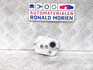 Gebruikte Remdrukverdeler Porsche Boxster Prijs € 35,00 Margeregeling aangeboden door Automaterialen Ronald Morien B.V.