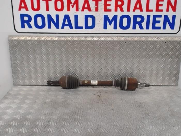 Gebruikte Steekas links-voor Renault Scénic II (JM) 1.5 dCi 105 FAP Prijs € 45,00 Margeregeling aangeboden door Automaterialen Ronald Morien B.V.