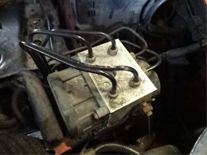 Gebruikte ABS Pomp Peugeot 306 Break (7E) 2.0 HDi Prijs € 45,00 Margeregeling aangeboden door Automaterialen Ronald Morien B.V.