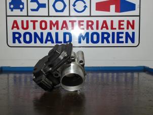 Gebruikte Gasklephuis Ford Focus 3 1.0 Ti-VCT EcoBoost 12V 100 Prijs € 40,00 Margeregeling aangeboden door Automaterialen Ronald Morien B.V.