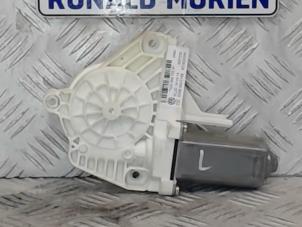 Gebruikte Raammotor Portier Volkswagen Scirocco (137/13AD) Prijs € 70,00 Margeregeling aangeboden door Automaterialen Ronald Morien B.V.