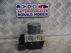 Gebruikte ABS Pomp Mercedes A (W176) 1.6 A-180 16V Prijs € 249,00 Margeregeling aangeboden door Automaterialen Ronald Morien B.V.