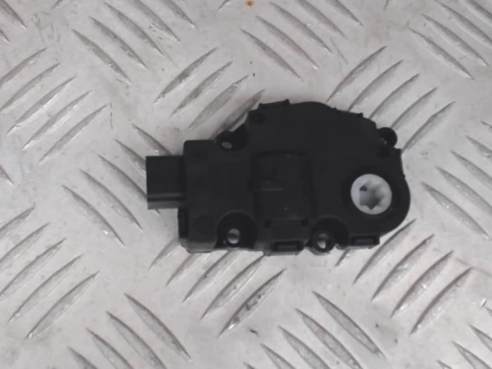 Kachelklep Motor van een BMW 2 serie Active Tourer (F45) 220i 2.0 TwinPower Turbo 16V 2015