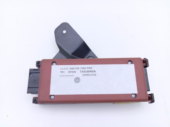 Gebruikte Telefoon Module Volkswagen CrossPolo (9N3) 1.9 TDI Prijs € 65,00 Margeregeling aangeboden door Automaterialen Ronald Morien B.V.