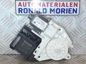 Gebruikte Motor electrisch raam Volkswagen New Beetle (9C1/9G1) 2.0 Prijs € 45,00 Margeregeling aangeboden door Automaterialen Ronald Morien B.V.