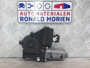 Gebruikte Raammotor Portier Opel Astra H (L48) 1.7 CDTi 16V Prijs € 49,00 Margeregeling aangeboden door Automaterialen Ronald Morien B.V.