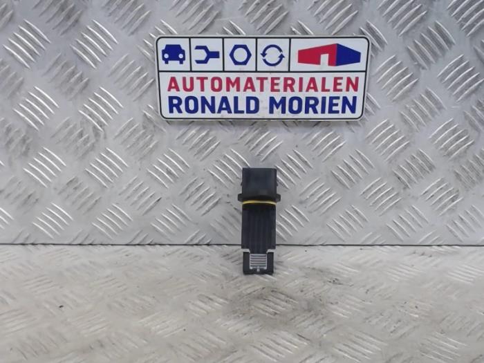 Gebruikte Luchtmassameter Volkswagen Passat Variant (3B5) 1.9 TDI 110 Prijs € 10,00 Margeregeling aangeboden door Automaterialen Ronald Morien B.V.