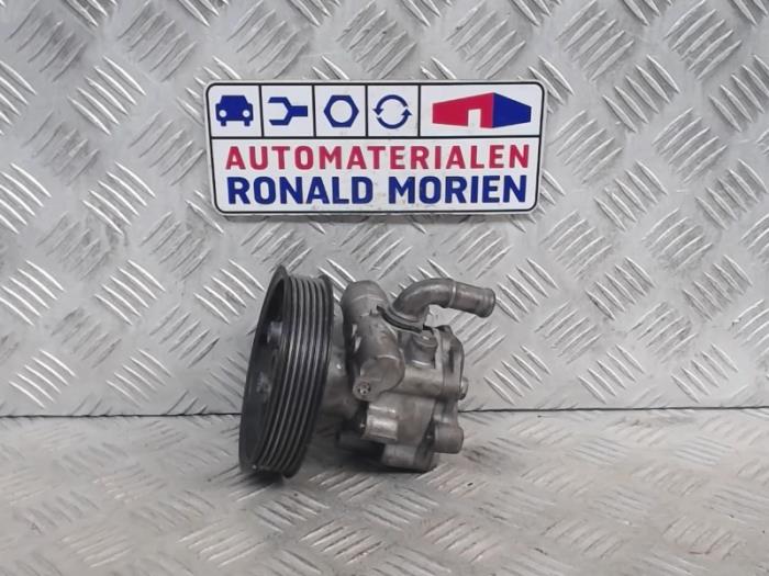 Gebruikte Servopomp Volkswagen Caddy Combi III (2KB,2KJ) 1.9 TDI Prijs € 25,00 Margeregeling aangeboden door Automaterialen Ronald Morien B.V.