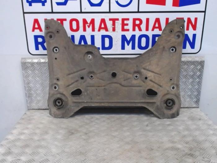 Gebruikte Subframe Opel Vivaro 1.9 DTI 16V Prijs € 49,00 Margeregeling aangeboden door Automaterialen Ronald Morien B.V.