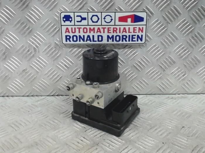 Gebruikte ABS Pomp Opel Astra H SW (L35) 1.7 CDTi 16V Prijs € 45,00 Margeregeling aangeboden door Automaterialen Ronald Morien B.V.