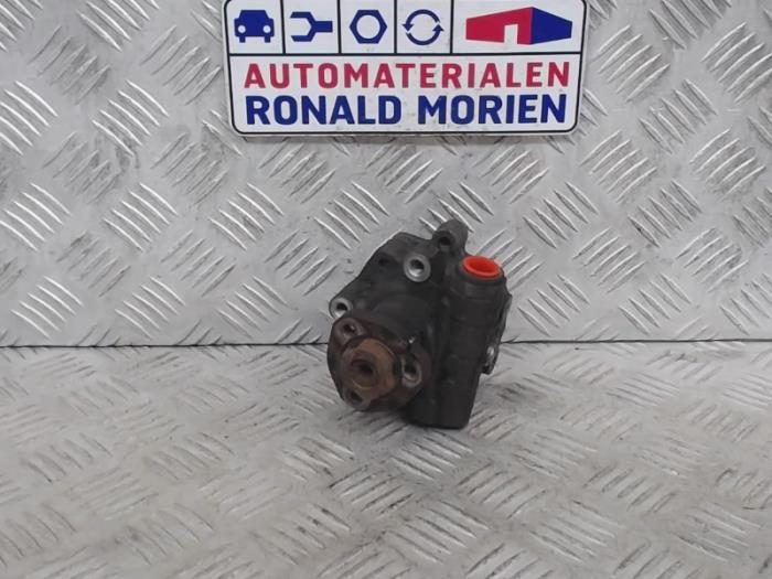 Gebruikte Pomp Servo Volkswagen Golf IV Variant (1J5) 1.9 TDI 100 Prijs € 29,00 Margeregeling aangeboden door Automaterialen Ronald Morien B.V.