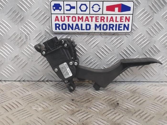 Gebruikte Sensor Gaspedaalpositie Volkswagen Transporter T5 1.9 TDi Prijs € 9,95 Margeregeling aangeboden door Automaterialen Ronald Morien B.V.