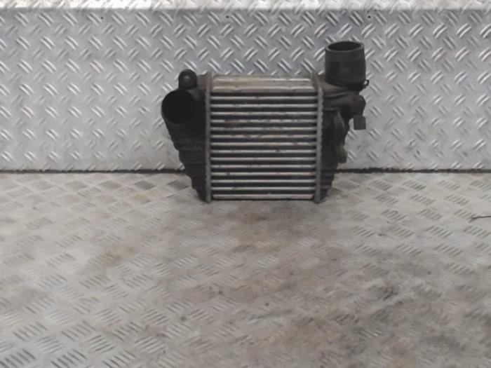 Gebruikte Intercooler Seat Leon (1M1) 1.9 TDI 110 Prijs € 45,00 Margeregeling aangeboden door Automaterialen Ronald Morien B.V.