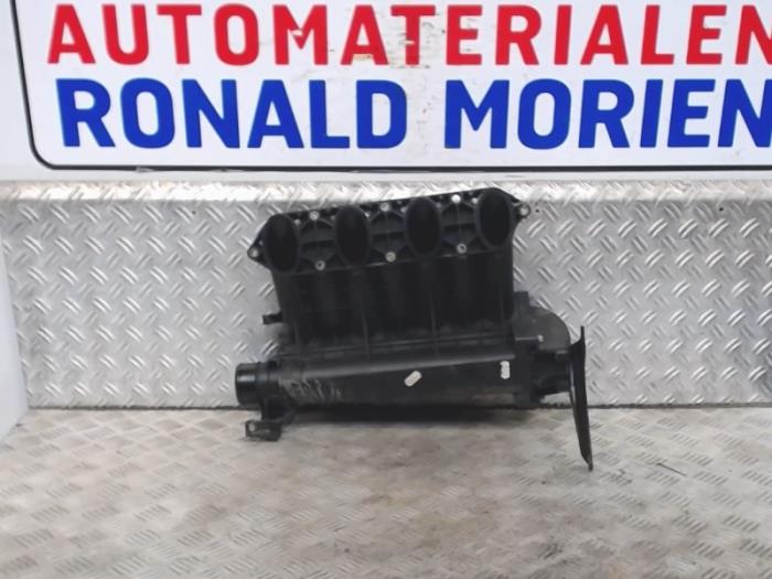 Gebruikte Spruitstuk Inlaat Mercedes Sprinter 2t (901/902) 211 CDI 16V Prijs € 75,00 Margeregeling aangeboden door Automaterialen Ronald Morien B.V.