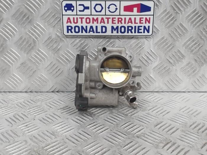 Gebruikte Gasklephuis Opel Mokka/Mokka X X 1.6 16V 4x2 Prijs € 150,00 Margeregeling aangeboden door Automaterialen Ronald Morien B.V.