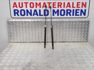Gebruikte Set Gasdempers Achterklep Ford B-Max Prijs € 15,00 Margeregeling aangeboden door Automaterialen Ronald Morien B.V.