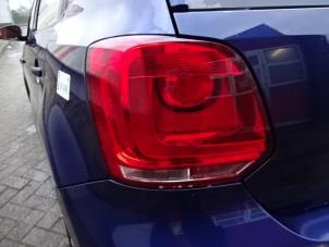 Gebruikte Achterlicht links Volkswagen Polo V (6R) 1.2 TDI 12V BlueMotion Prijs € 29,50 Margeregeling aangeboden door Automaterialen Ronald Morien B.V.