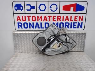 Gebruikte Raammechaniek 4Deurs links-achter Volkswagen Bora (1J2) 1.9 SDI Prijs € 40,00 Margeregeling aangeboden door Automaterialen Ronald Morien B.V.
