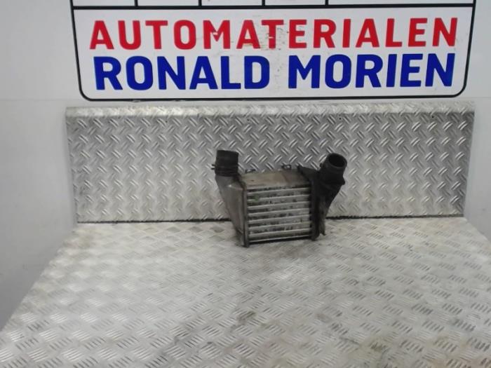 Gebruikte Intercooler Volkswagen Golf III Variant (1H5) 1.9 TDI Prijs € 70,00 Margeregeling aangeboden door Automaterialen Ronald Morien B.V.